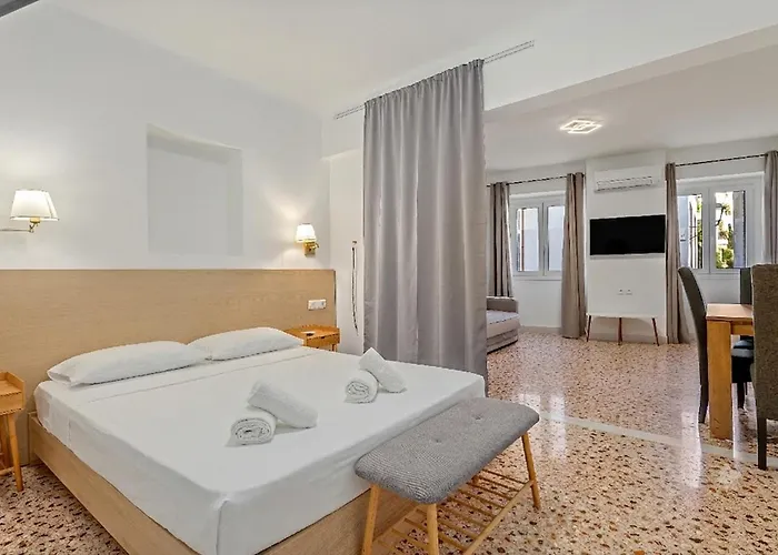 Plaka Family Suites