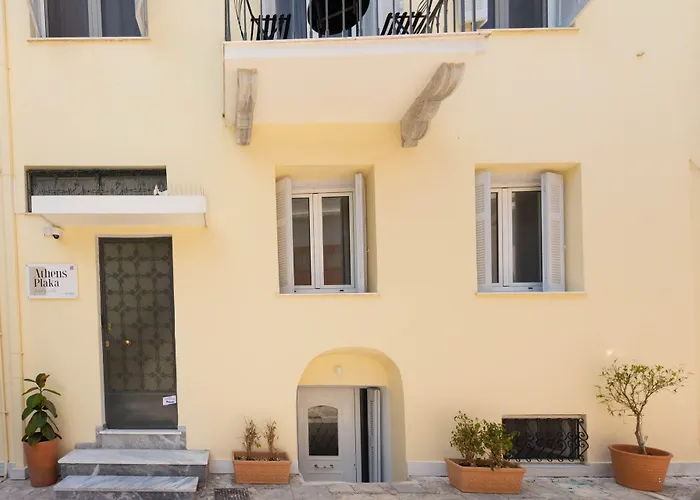 Plaka Family Suites